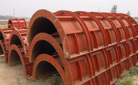 鋼模板生產廠：墻體組合大鋼模板如何安裝與拆除？
